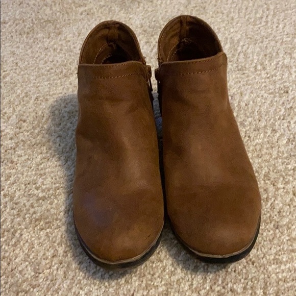 Brown Women’s Ankle Cut Boots - Picture 6 of 10